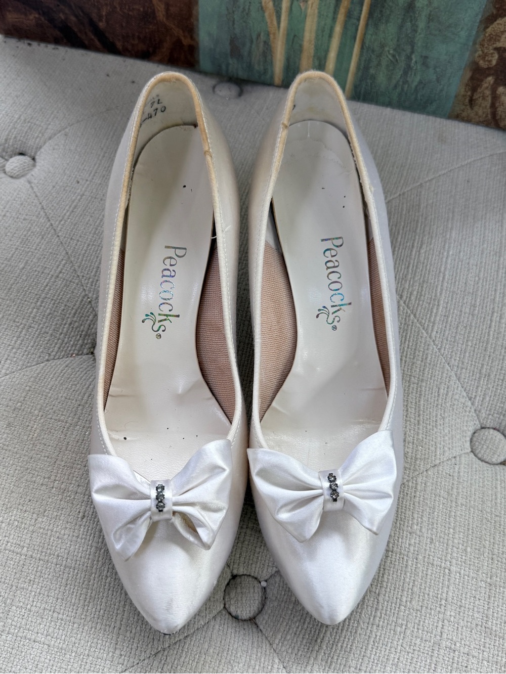Peacocks White Satin Pointed-Toe Bow Heels